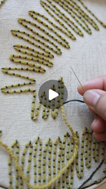 Couching Embroidery Tutorials, Embroidery Over Knitting, Embroidery With Wool Yarn, Couching Stitch Embroidery Designs, Embroidery Patterns Clothes, Embroidery Techniques Stitches, Wool Embroidery Patterns, Line Stitch Embroidery, Couching Embroidery Design Motifs