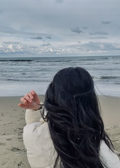 Black Hair Girl Summer Aesthetic, Gurl Poses, Back Profile, Nandi Hills, Black Hair Aesthetic, Beach Girl Aesthetic, Travel Pose, Jet Black Hair, Girls With Black Hair