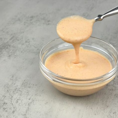 Ww Yum Yum Sauce, Healthy Yum Yum Sauce Greek Yogurt, Greek Yogurt Yum Yum Sauce, Low Calorie Yum Yum Sauce, Macro Friendly Sauces, Sauce Using Greek Yogurt, Sauces Made With Greek Yogurt, Greek Yogurt Based Sauce, Greek Yogurt Burger Sauce