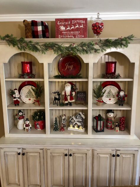 Christmas Hutch Display, China Cabinet Christmas Decor, Cabinet Christmas Decor, Burlap Christmas Wreaths, Christmas Hutch Decor, White Corner Cabinet, Christmas Shelves, Christmas Hutch, Country Hutch