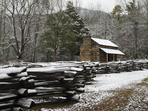 Smokey Mountains National Park, Smoky Mountain Cabin Rentals, Cades Cove Tennessee, Winter Pics, Smoky Mountains Cabins, Smokey Mountain, Mountain Destinations, Gatlinburg Cabins, Tennessee Vacation