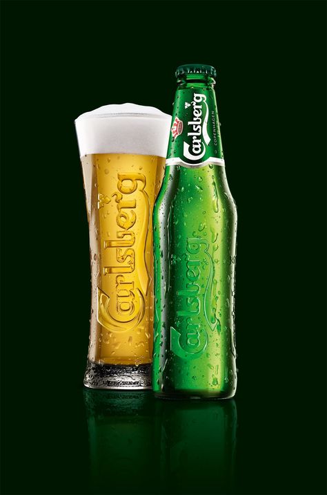 Carlsberg... our new favorite we found in Ireland. Great light Dutch beer. Carlsberg Beer, Vegan Alcohol, Vegan Wine, Beers Of The World, Danish Food, Beer Bottles, How To Make Beer, Cocktail Making, Soju Bottle