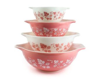 1950s Pink Pyrex Gooseberry Nesting Bowls / Cinderella Mixing Bowls / Batter Bowls Pyrex Gooseberry, Gooseberry Pyrex, Pink Gooseberry, Pink Pyrex, Pyrex Patterns, Random Vintage, Vintage Pyrex Bowls, Colorful Bowls, Vintage Dishware