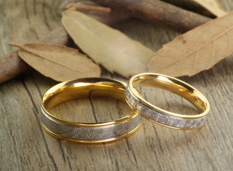 Monk Fashion, Gold Stacking Rings Wedding, Simple Beach Wedding, Fingerprint Ring, Anniversary Ring Set, Couples Wedding Bands, Wedding Band Designs, Couples Ring Set, Couple Wedding Rings