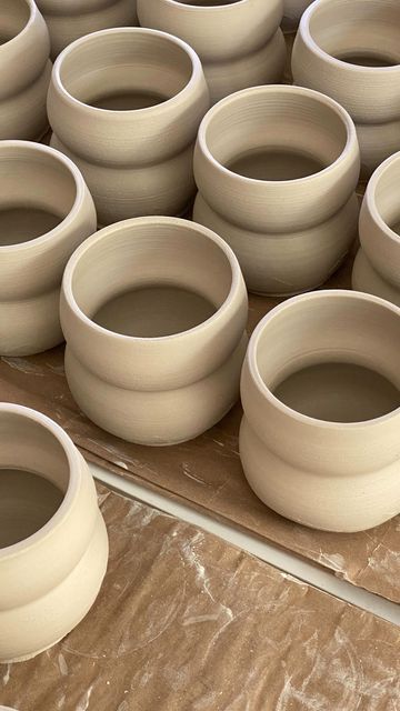 Beginners Ceramics, Ceramic Wheel, Beginner Pottery, Clay Inspo, Ceramic Workshop, Pottery Inspo, Wheel Thrown Pottery, Pottery Classes, Pottery Crafts