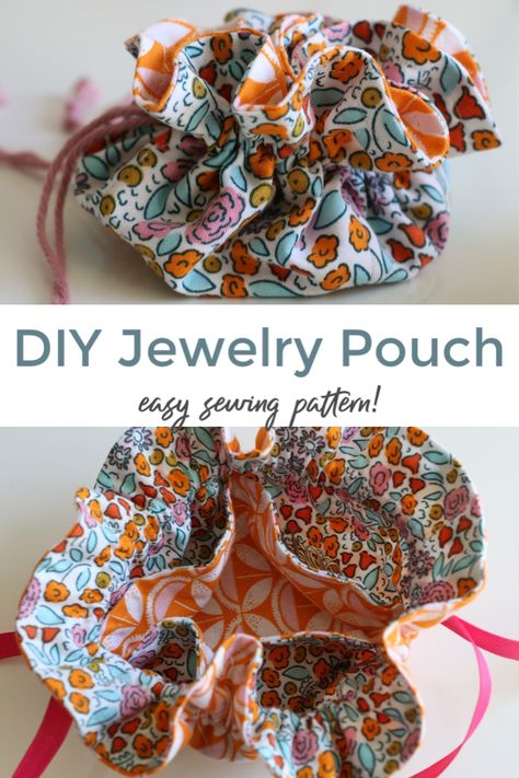 Learn how to make this adorable travel jewelry pouch in this simple sewing tutorial that is great for beginners. Would make a great DIY Mother's Day gift! Diy Jewellery Pouch, Diy Jewelry Bags, Melanie Ham, Simple Sewing Tutorial, Fabric Sewing Patterns, Sew Ins, Diy Bags Purses, Jewelry Pouches, Diy Mothers Day Gifts