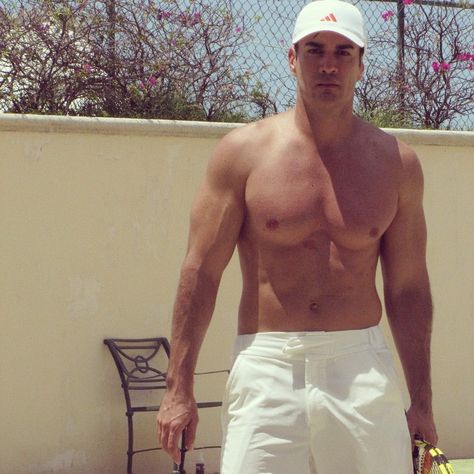 Jugamos ??? Some tennis??? #volverteaenamorar #davidzepeda #dZ  #porti Handsome Indian Men, David Zepeda, Indian Man, Swim Trunk, Tennis, Quick Saves