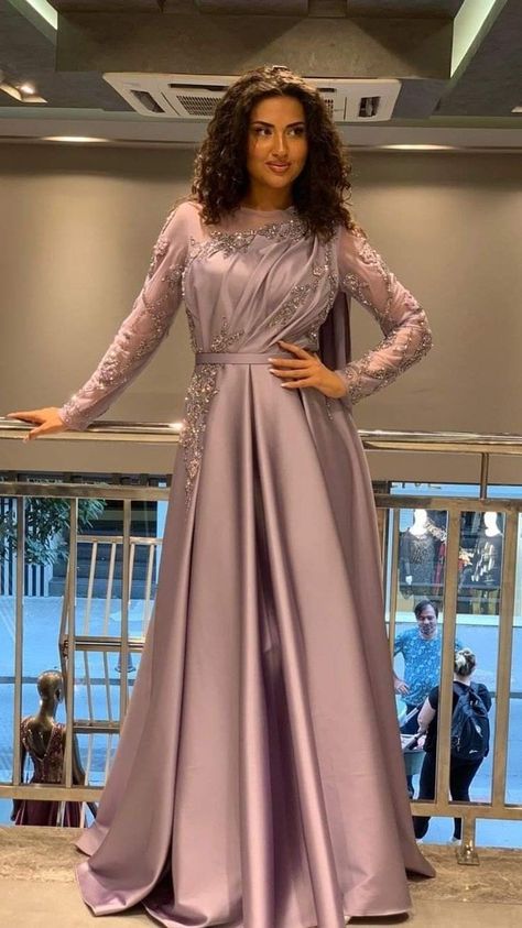 Party Wear Gowns Western, Skirts For Fall, Party Wear Long Gowns, Party Wear Gowns, Dresses Western, Maxi Dress Designs, Evening Gowns With Sleeves, Elegant Ball Gowns, Pretty Quinceanera Dresses