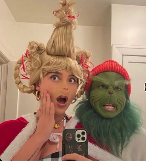 Couple Outfits For Halloween, The Grinch 2000, Couples Halloween Costumes Creative, Scary Couples Costumes, Couple Costumes For Halloween, Outfits For Halloween, Spooky But Cute, Christmas The Grinch, Halloween Costume Spooky