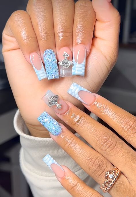 Light Blue Nails With Charms, Medium Size Nails, Nails W Charms, Nails Art Simple, Nail Art 2022, Design Nails Art, Nail Art 2023, Maroon Nail, Nail Art For Short Nails