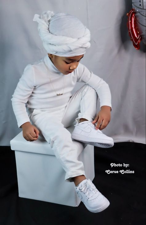 Photo shoot ideas and outfits for toddler boy Toddler Boy Photo Shoot Ideas, White Photo Shoot, Birthday Photoshoot Ideas Boys, Birthday Looks, Toddler Boy Outfit, Toddler Boy Birthday, Birthday Photoshoot Ideas, Boy Photo Shoot