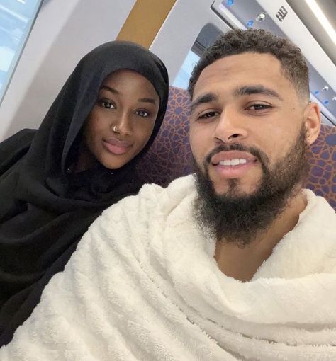 Black And Arab Couple, Arab And Black Couple, Arab Lifestyle, Successful Women Style, Islamic Marriage, Human Things, Couple With Baby, Pregnancy Belly Photos, Islam Marriage