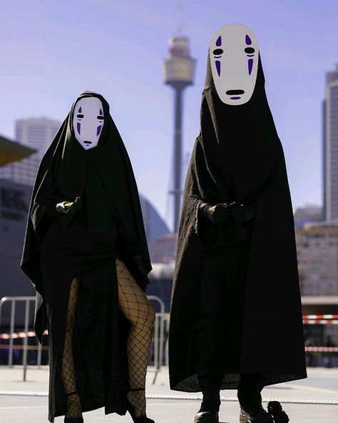 Sexy No Face (@adzlunera) and No Face (me) at SMASH! Sydney Manga and Anime Show 2018 by @runnyeggguy2 :)⠀ ⠀ #smashcon #nofacecosplay… No Face Halloween Costume, No Face Cosplay, No Face Costume, Anime Costumes Halloween, Halloween Costumes Anime, Ghost Halloween Costume, Anime Show, Pretty Halloween Costumes, Costume Anime