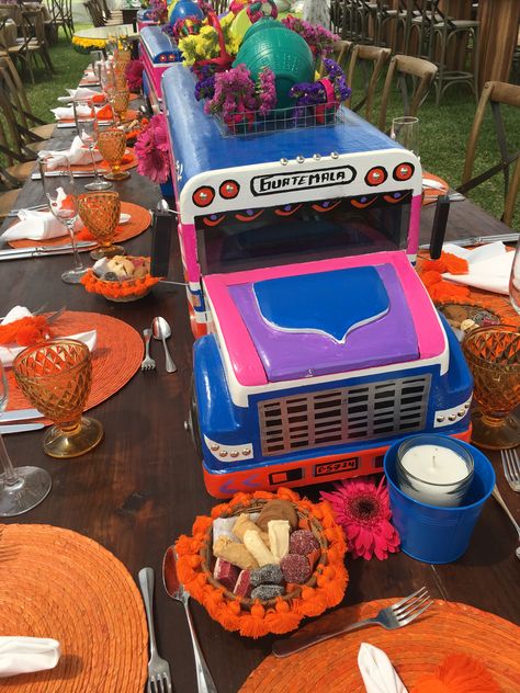 Guatemalan Theme Party, Guatemala Party Theme, Guatemalan Party Decorations, Guatemalan Wedding, Knitting Cake, Guatemala Wedding, Table Garland, Fiesta Theme Party, Orange Table