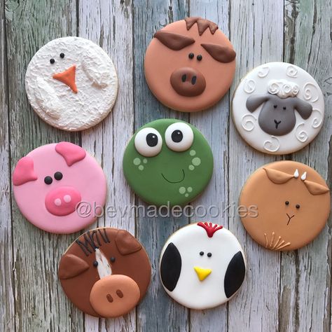 Farm animals. #birthdaycookies #littlebluetruckcookies #kidsbirthday Royal Icing Cookies Animals, Farm Cookies Decorated, Biscuits Ideas, Sugar Cookie Recipe For Decorating, Face Inspiration, Barnyard Theme, Biscuit Decoration, Farm Cookies, Decorative Cookies