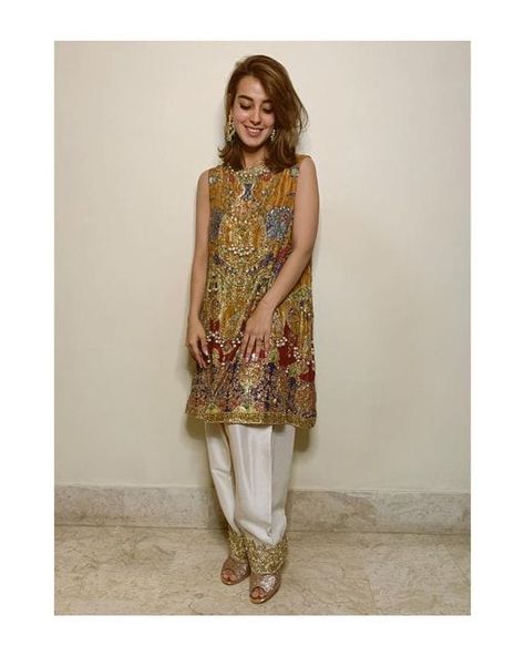 Iqra Aziz Outfits, Iqra Aziz Dresses, Iqra Aziz, Neon Shirts, Country Style Outfits, Neon Outfits, Kurti Designs Latest, Best Dresses, Acting Skills