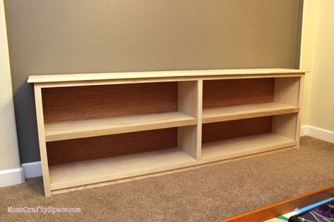 The long, low bookcase I want.  Doesn't have the plans, but saving for reference... Long Low Bookcase, Long Bookcase, Diy Bookcases, Short Bookshelf, Low Bookshelf, Pallet Deck Diy, Horizontal Bookcase, Bookcase Plans, Low Bookshelves