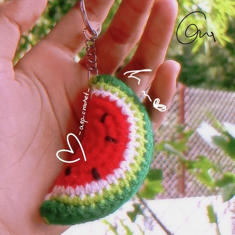 Crochet Watermelon Applique, Watermelon Crochet Keychain, Crochet Watermelon Keychain, Watermelon Crochet, Crochet Watermelon, Keychain Making, Kawaii Crochet, Book Art Diy, Crochet Keychain