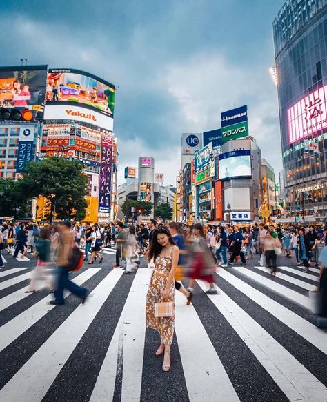 🌏 @incyvincyspider is Not Lost 🌏 in Tokyo, Japan #sheisnotlost Japan Travel Outfit, Lost In Tokyo, Tokyo Picture, Japan Travel Photography, Japan Honeymoon, Tokyo Photography, Tokyo Aesthetic, Tokyo Photos, Japan Outfits