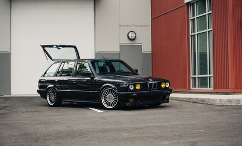 Bmw E30 Touring, E30 Touring, Station Wagons, Bmw E30, Station Wagon, Parking Lot, Dream Car, Wagons, Dream Cars