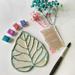 View Ceramic Paint Palette by Mytinyjournal on Etsy Cute Paint Palette, Paint Pallet Ceramic, Clay Paint Pallet, Paint Palette Clay, Ceramic Paint Pallet, Diy Paint Palette, Clay Paint Palette, Peepal Leaf, Paint Packaging