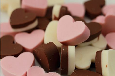 Choco Biscuit, Healthy Valentines, Neapolitan Ice Cream, Chocolate Girls, Valentines Day Desserts, Pink Chocolate, Chocolate Hearts, Pink And Brown, Wedding Food