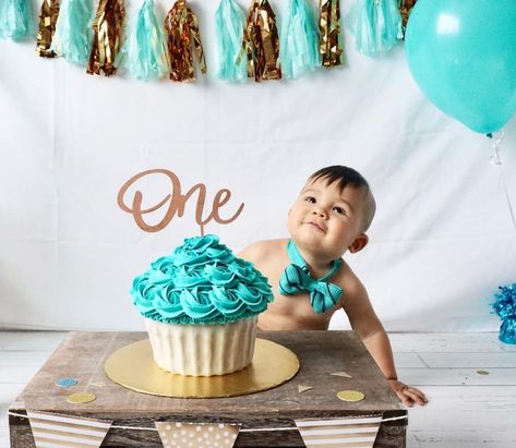 Cupcake Smash Cakes, Smurfs Cake, 1st Birthday Pictures, Smash Cake Boy, Baby Photoshoot Boy, Smash The Cake, Giant Cupcakes, Cake Smash Photography, Baby Boy Photos