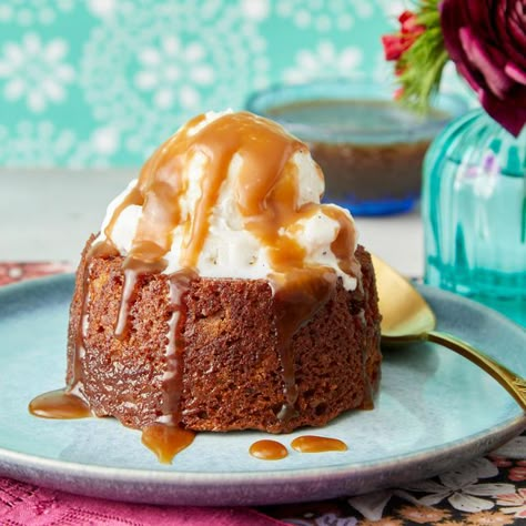 English Pudding, Christmas Pudding Recipes, Irish Desserts, Hot Desserts, Warm Desserts, Toffee Pudding, Sticky Toffee Pudding, Sticky Toffee, Desserts Chocolate