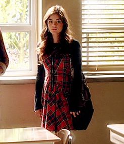 Aria Inspiration Aria Montgomery Outfits, Aria Montgomery Style, Aria Style, Pretty Little Liars Aria, Pretty Little Liars Outfits, Pll Outfits, Pll Fashion, Pretty Little Liars Fashion, Wheel Chair