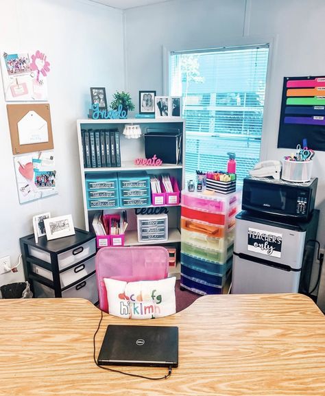 Small Teacher Desk, Teacher Desk Area, Small Group Area, Teacher Desk Areas, Teacher Desk Organization, Teacher Corner, Kidney Table, Teaching Classroom Decor, Desk Arrangements