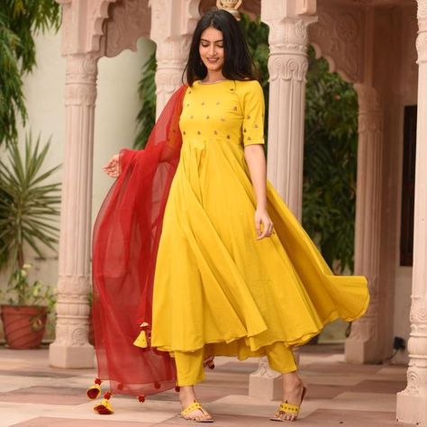 Dress For Haldi Function, Haldi Dress Ideas, Haldi Dress, Haldi Outfits, Function Dresses, Simple Kurti Designs, Long Kurti Designs, Miroslava Duma, Long Dress Design