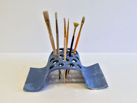 Diy Brush Holder, Diy Keramik, Mad Design, Clay Techniques, نباتات منزلية, Tanah Liat, Keramik Design, Slab Pottery, Hand Built Pottery