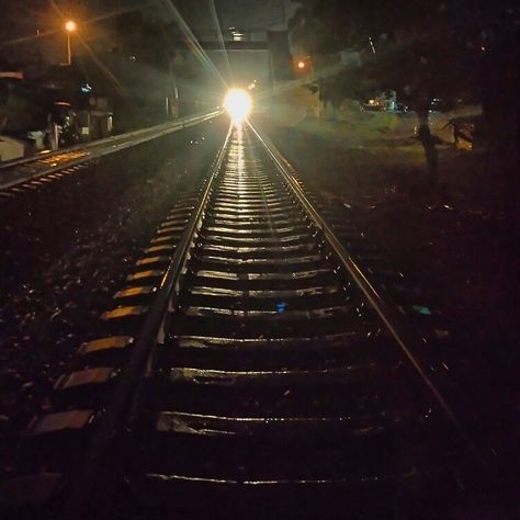 Watch out!.     #🚂 #train #railways #trainstation  #photographylovers #night #watchout #nite #walking #photooftheday #photography #photo #pictureoftheday  #photographer #pictures #hdr #xperiaphotoacademy #vsco #vscocam #xperiaphotography #sonyxperiam5 #XperiaM5 #Xperia #InstateXperia #sony Train Tracks At Night, Train Tracks Aesthetic, Quiet Vibe, Train At Night, Train Night, The Paper Kites, Train Conductor, Graffiti Photography, Photographer Pictures