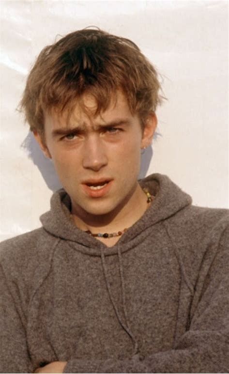 Young Damon Albarn, Damon Blur, 90s Haircuts, Damon Albarn Blur, Blur Band, Damon Albarn, Hair Inspiration Short, 90s Hairstyles, End Of Time