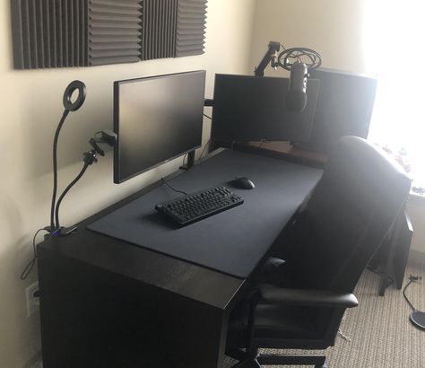 New Airpods, Gaming Desk Setup, Computer Desk Setup, Study Room Design, Video Game Room Design, Bedroom Setup, Gaming Room Setup, Computer Setup, Gamer Room