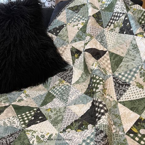 Queen Quilt Pattern Free, Green Quilts Ideas, 1 Layer Cake, Vibey Bedroom, Green Quilts, Vintage Quilts Patterns, Neutral Quilt, Quilting 101, Farmhouse Quilts