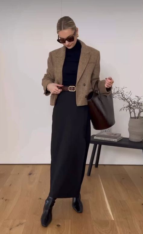 Maxi Skirt Loafers Outfit, Brown Skirt Fall Outfit, Rok Outfit, Mode Tips, Trendy Outfits Winter, Going Viral, Stylish Work Outfits, 가을 패션, Outfit Inspo Fall