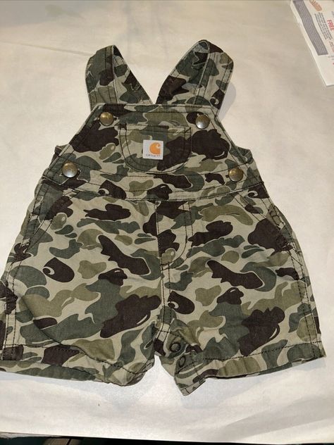 Carhartt cute bib overall shorts camo Country Baby Stuff, Country Baby Outfits, Baby Carhartt Overalls Outfit, Country Baby Clothes, Baby Carhartt Overalls, Camo Newborn Outfit, Western Infant Clothes, Camo Baby Clothes, Baby Clothes Country