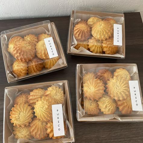 Makanan Cepat Saji, Bakery Packaging Design, Bake Sale Packaging, Biscuits Packaging, Pastry Ideas, Cafe Idea, Dessert Cup, Baking Packaging, Dessert Packaging