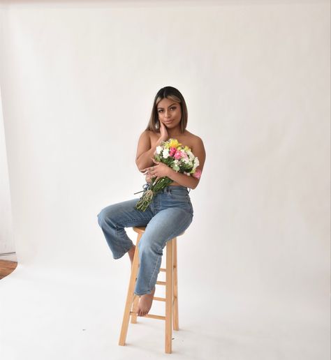 Flower Tube Top Photoshoot, Roses And Jeans Photoshoot, Rose Top Photoshoot, Jeans And Flowers Photography, Jeans Birthday Photoshoot, Flowers In Jeans Photoshoot, Flowertop Photoshoot Ideas, Flower And Jeans Photoshoot, Flowers In Pants Photoshoot