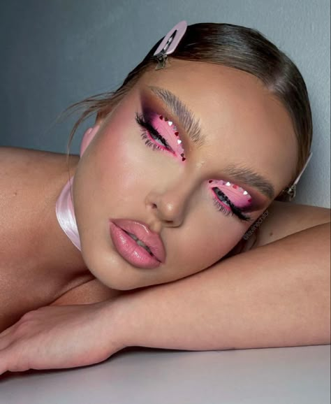 Graphic Liner Makeup, Pink Eye Makeup Looks, Unconventional Makeup, Pony Makeup, Pink Eye Makeup, Instagram Makeup, Graphic Makeup, Sims 4 Cc, Swag Makeup