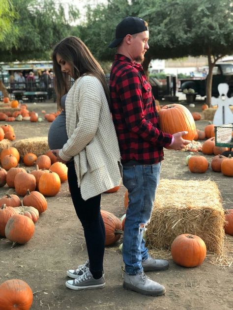 Fall Maternity Pumpkin Patch, Pumpkin Patch Photoshoot Maternity, Pregnant Halloween Photoshoot, Maternity Fall Pictures, October Maternity Pictures Outfits, Maternity Photo Shoot Ideas Pumpkin Patch, Simple Fall Maternity Pictures, Fall Pregnancy Photoshoot With Kids, Fall Maturity Photoshoot Ideas