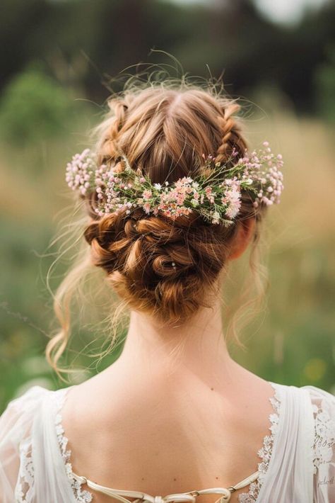 Flower Crown Updo, Creative Hair Color Ideas, Trendy Braided Hairstyles, Wedding Hair Flower Crown, Flower Crown Veil, Wedding Hairdo, Elegant Wedding Hairstyles, Romantic Waves, Short Hair Bride