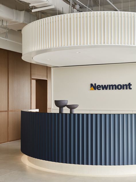 Newmont by Rezen Studio | Australian Interior Design Awards Information Desk Design Lobby, Bank Lobby Interior Design, Commercial Reception Desk, Reception Lobby Design, Bank Interior Design, Bank Interior, Office Reception Design, Nyc Office, Fancy Office