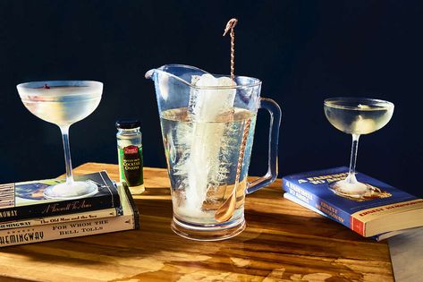 How to Make a Pitcher of Martinis That Stays Cold - Thrillist Martini Pitcher Recipes, Pitcher Martini Recipe, Pitcher Recipes, Martini Pitcher, Martini Recipe, Christmas Brunch, Dirty Martini, Ernest Hemingway, Simple Tricks