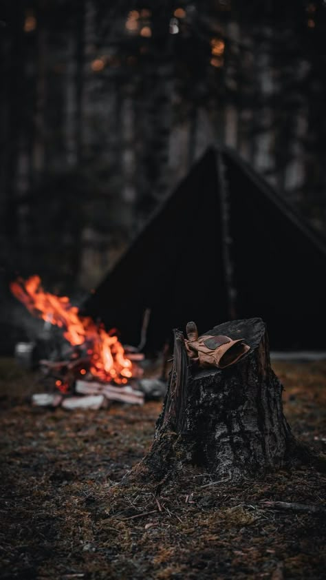 Bushcraft Wallpaper, Camping Tumbler, Rugged Aesthetic, Camping Inspiration, Lake Camping, Camping Photography, Life Adventure, Iphone Wallpaper Hd Nature, Bushcraft Camping