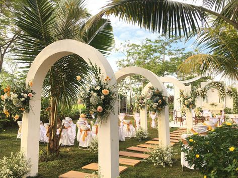 Garden Party Backdrop Ideas, Marriage Garden Design Plan, Konsep Wedding Outdoor, Dekorasi Wedding Outdoor, Wedding Backdrop Outdoor, Outdoor Wedding Backdrops, Wedding Decorations Ideas, Wedding Gate, Wedding Decor Rustic