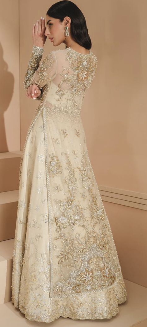 Bride Dress Simple, Desi Wedding Dresses, Velvet Dress Designs, Latest Bridal Dresses, Pakistani Wedding Outfits, Pakistani Fancy Dresses, Pakistani Fashion Party Wear, Beautiful Pakistani Dresses, Bridal Dress Fashion