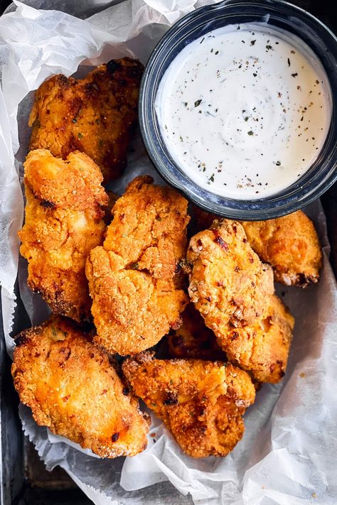 The BEST Crispy Buttermilk Oven Fried Chicken: You won’t be disappointed by this recipe! Made using a simple technique, this chicken gets so crispy in the oven - it’s hard to believe it isn’t deep fried! It'seasy to make and way less messy than the traditional way - no greasy stove to clean! This is the healthy way to indulge in crispy fried chicken, a great dinner everyone will love. Works with tenders, chicken breast or even wings and drumsticks. | #recipes #easydinner #easyrecipes #chicken Fried Chicken Recipe Buttermilk, Baked Fried Chicken Breast, Oven Baked Fried Chicken, Buttermilk Oven Fried Chicken, Best Fried Chicken Recipe, Fried Chicken Breast Recipe, Cooking Fried Chicken, Oven Fried Chicken Recipes, Baked Fried Chicken