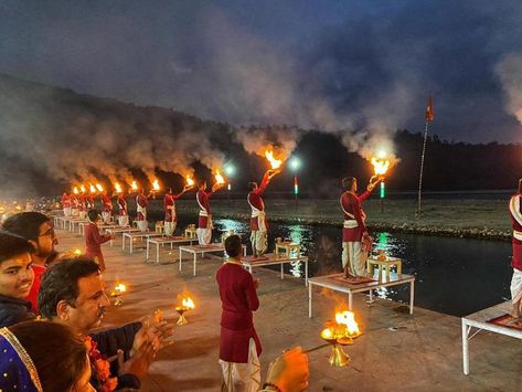 Rishikesh Photography, Rishikesh Ganga, Diwali Desserts, God Of Fire, Rishikesh Yoga, Background Landscape, Blue Emoji, God And Goddess, Shri Ram Photo